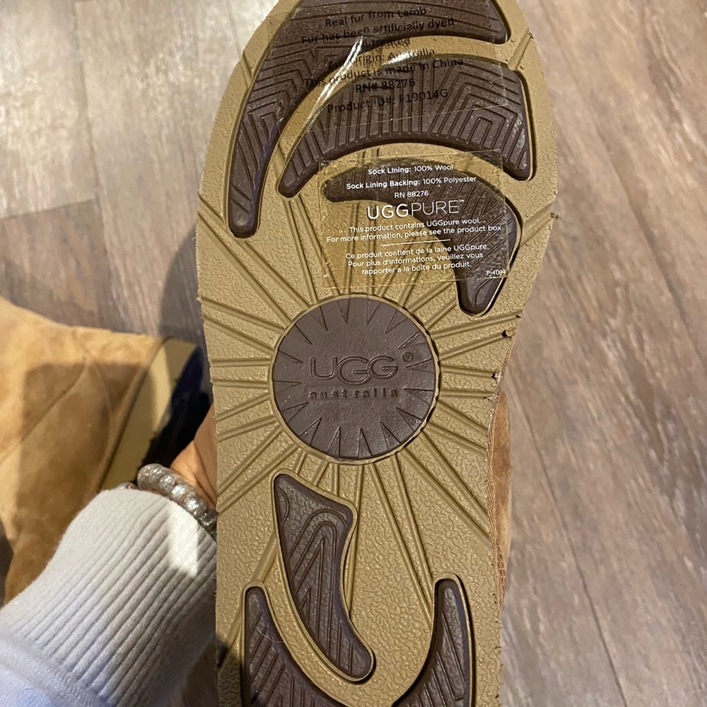 RARE!  UGG chestnut charm boots